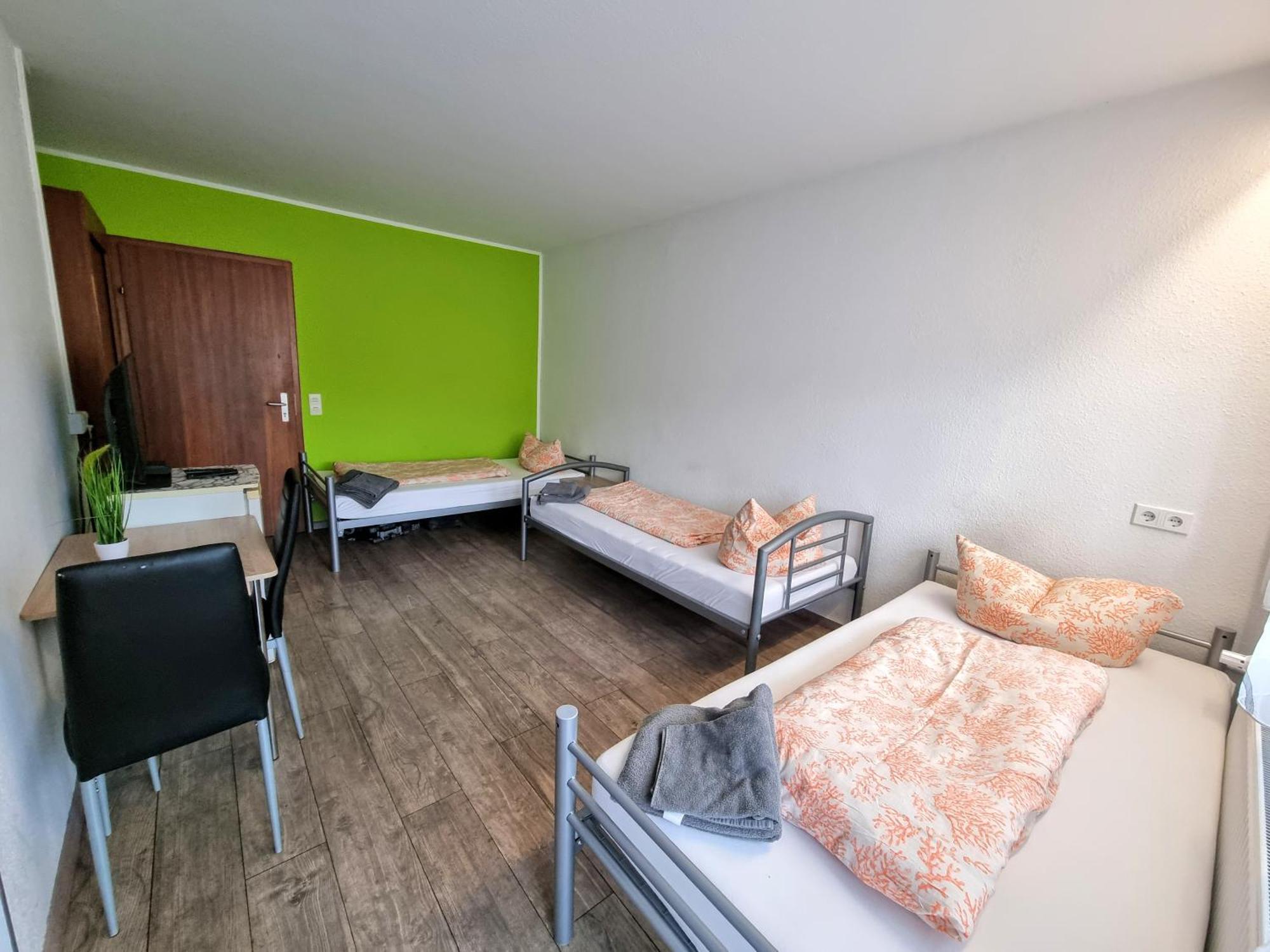 Monteurzimmer - Karlsbad Esterno foto
